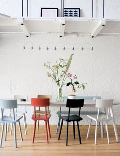 15 Flower Arrangements That Will Brighten Your Home on Valentine's Day - Photo 6 of 12 - #interior<span> <a href="/discover/modern" target="_blank">#modern</a></span><span> <a href="/discover/inside" target="_blank">#inside</a></span><span> <a href="/discover/design" target="_blank">#design</a></span><span> <a href="/discover/interiordesign" target="_blank">#interiordesign</a></span><span> <a href="/discover/pietheineek" target="_blank">#pietheineek</a></span><span> <a href="/discover/woodchair" target="_blank">#woodchair</a></span><span> <a href="/discover/monochromaticapartment" target="_blank">#monochromaticapartment</a></span><span> <a href="/discover/apartment" target="_blank">#apartment</a></span><span> <a href="/discover/diningarea" target="_blank">#diningarea</a></span><span> <a href="/discover/diningtable" target="_blank">#diningtable</a></span><span> <a href="/discover/flowers" target="_blank">#flowers</a></span><span> <a href="/discover/simpledesign" target="_blank">#simpledesign</a></span><span> <a href="/discover/lighting" target="_blank">#lighting</a></span><span> <a href="/discover/ceilinglighting" target="_blank">#ceilinglighting</a></span><span> <a href="/discover/brickwall" target="_blank">#brickwall</a></span><span> <a href="/discover/whitebrick" target="_blank">#whitebrick</a></span><span> <a href="/discover/artprint" target="_blank">#artprint</a></span><span> <a href="/discover/seatingdesign" target="_blank">#seatingdesign</a></span><span> <a href="/discover/seating" target="_blank">#seating</a></span>