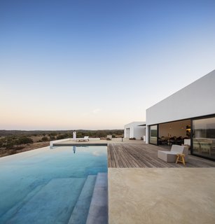 Take a Plunge Into These Enticing Modern Pools - Photo 12 of 12 -
