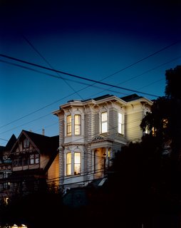 The exterior of this 1878 Victorian offers little insight into its new, expansive, light-filled interior. The house even keeps its solar-powered personality under wraps, with its panels tucked neatly (and unnoticeably) behind its low-pitched roof.
