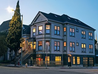Oakland, California, doesn’t want for stately old Victorian houses, but heritage and zoning regulations often make them tough to renovate, particularly if you have an aesthetic depar-ture in mind. By raising the house, Mike McDonald was able to preserve the façade and create a modern new office space below.