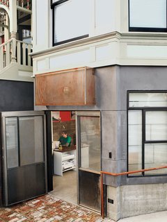 Ian Read wanted the addition to reflect the time in which it was constructed, not the Victorian times in which the house was erected. The industrially styled doors situate the office space squarely in the 21st century.