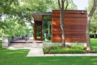 Landscape architect Tait Moring installed pavers around the structure’s perimeter and kept the tree cover intact. Photo by: Kimberly Davis