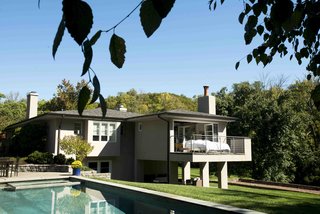 Modern Across America: Cincinnati, Ohio - Photo 3 of 6 - Thanks to a folding glass wall and a custom-built bed, dreams of sleeping under the stars came true for a Cincinnati, Ohio couple.