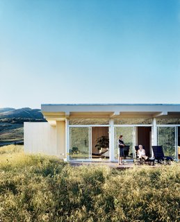 The Jespersen residence sits in virtual isolation atop Emigration Canyon. With its oversize sliding glass doors, flat roof, and meticulous attention to geometric principles, the recently completed home creates a haven in the mountain wilderness.
