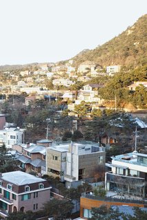 Four Box House perches on a rugged mountain-side in northern Seoul’s Pyeongchandong district, making for spectacular views.