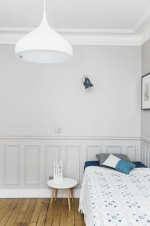 If This Paris Apartment's Retro Style Doesn't Win You Over, its Punchy Wallpaper Will - Photo 6 of 7 -