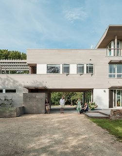 This modular system created by the architects at Resolution: 4 allows them to customize a home’s floor plan by stacking, lining up, and joining factory-built, rectangular modules. This is the largest prefab house the firm has completed to date with eight modules amassing around 4,500 square feet.