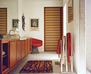 Warren Platner, though, gets the credit for the Wire series lounge chair for Knoll in the bathroom.