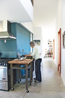 Though small, Treanor’s house feels spacious thanks to an open kitchen and a tranquil mezzanine.