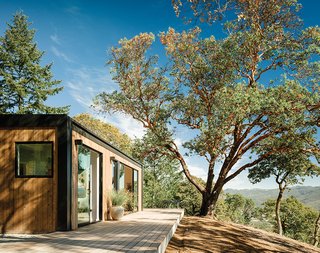 Though the daughter didn’t want all-glass walls, natural light and airflow were key. Levy and Connect:Homes fellow cofounder Gordon Stott used an LED system to offset light from windows and doors. Says Stott, "It’s about 150 watts to light the whole house."