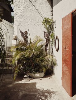 A Young Haitian Rebuilds After the Devastating Quake - Photo 2 of 12 -