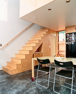 In the kitchen and living room, every piece of furniture is mobile. The kitchen table on casters can easily slip into hiding if more space is needed, and the chairs from IKEA quickly fold up for easy removal.