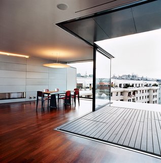 The engineering of House Ray 1’s load-bearing structure was extremely complex. Since the house had to be built on top of an old building, the architects opted for lightweight steel skeleton construction. The living/dining area has sliding glass walls that open to the back terrace and pool.