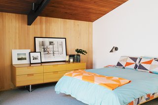 Midcentury Renovation in Portland Capitalizes on Nature with Seven Doors to the Outside - Photo 11 of 19 -