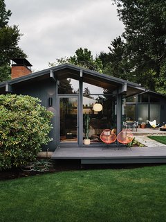 Midcentury Renovation in Portland Capitalizes on Nature with Seven Doors to the Outside - Photo 15 of 19 -