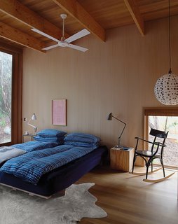 Local Wood Clads Every Surface of This Idyllic Australian Getaway - Photo 5 of 9 -
