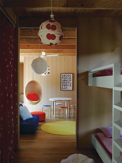 Local Wood Clads Every Surface of This Idyllic Australian Getaway - Photo 7 of 9 -