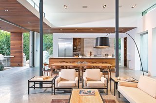 Vacation Home in the California Desert is a Modernist Oasis - Photo 4 of 12 -