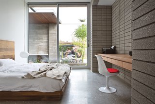 Vacation Home in the California Desert is a Modernist Oasis - Photo 7 of 12 -