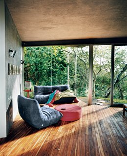 The family room contains furniture reminiscent of Ligne Roset’s Togo collection and a CH 07 egg-carton lamp by Salvadoran designer Eugenio Menjívar.