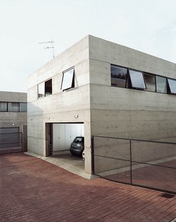 The shared service at the back of each unit allows for easy access to the garage and enabled Gregory to maximize unobstructed views at the front of each of the three structures.