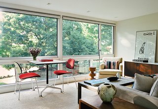 In 2009 Alan Orenbuch and Bryan O’Rourke purchased a property with two existing structures by Harvard Five architect John M. Johansen, and they turned one, a dilapidated and cluttered shed, into a light-filled retreat for guests.
