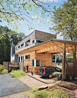 The New Zealand Native Who Can't Get Enough of the Garden State - Photo 2 of 9 - A Lakeside Prefab in New JerseyA New Zealand expat and her son use their prefabricated lakeside New Jersey retreat as an outdoorsy counterpoint to city life. Photo by: Mark Mahaney