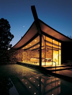 25 Homes With Exposed Beams: Rustic to Modern - Photo 19 of 25 - In Harry Gesner’s house for John Scantlin (1965), the structure of the single-ridge beam is highlighted, while its lateral rib-like beams rise up and out toward the view. 