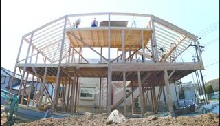 "Quake" Exhibit Explores Intersection of Architecture and Engineering - Photo 3 of 6 - A shot of the Hansha Reflection House under construction. Photo courtesy of Studio SKLIM.