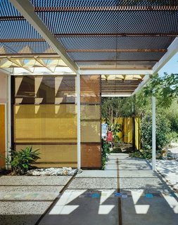 The landscape designer Garrett Eckbo created this garden in his backyard at the behest of the Aluminum Company of America (ALCOA). Eckbo used large quanitites of aluminum—in screens, trellises, and a centerpiece fountain—and ALCOA's advertising agency used photos of the "ALCOA Forecast Garden" to promote peacetime uses for the material. Photo courtesy of the Julius Sherman Photography Archive, Getty Research Institute, Los Angeles.