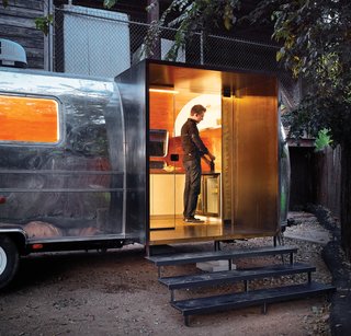 Trailer Flash - Photo 2 of 2 -