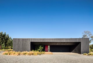 This Chilean House Recreates the Hot Spring Experience with a Super Luxurious Stone Tub - Photo 4 of 4 -