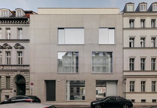 Naturally, architect David Chipperfield's Berlin home is as restrained as the commissions that have made him world renowned. 