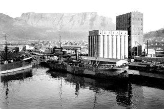 Heatherwick Studio at Design Indaba - Photo 4 of 9 - Built in the 1920s, and used until the 1990s, the Grain Silo was once the tallest building in the city. It stands adjacent to both the V&A Waterfront, the upscale mall complex that is the single biggest tourist draw in the country, and a working harbor. "It’s been the elephant in the room," Heatherwick says.<br><br>Photo COurtesy: V&A Waterfront