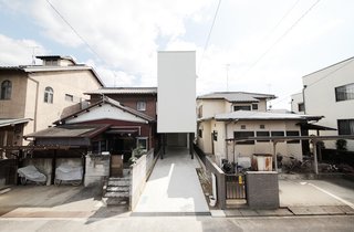 Minimal Home on a Narrow Plot in Japan - Photo 1 of 7 -