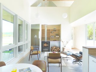 The house is a simple singular volume of the farmhouse is strategic: its one central space insulates to provide a place of refuge from New England's cold winters.
