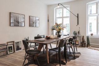 Salon of the Freunde von Freunden X Vitra Apartment"We wanted to create a showplace for the community, a space to bring people together," says Frederik Frede, the site’s founder and creative director. "The goal was to make it cozy, without the feeling of a showroom." The designer pad also boasts an Epson projector and Burmester audio system. Photo by Steve Herud