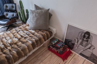 Salon of the Freunde von Freunden X Vitra ApartmentFrede, along with architect Etienne Descloux and interior designer Katrin Greiling, created what he describes as a hybrid of Californian and Scandinavian styles.