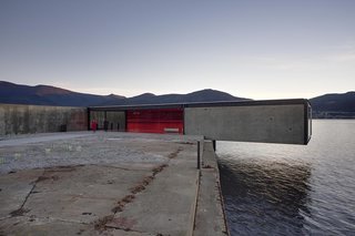 I Love Modern Architecture - Photo 10 of 20 - The viewing platform catilevers over Elwick Bay.