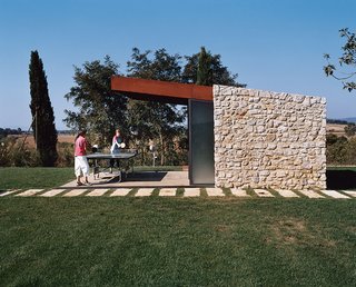 Podere 43 allows for an endless array of leisure activities like ping-pong.
