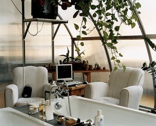 Boglione's terrarium-like bathroom doubles as an office. Every morning he sits in his armchair with his laptop before venturing further afield.