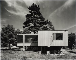 Chamberlain Cottage by Marcel Breuer, Weyland, Massachusetts, 1941. Gelatin silver print. Carnegie Museum of Art, Purchase: gift of the Drue Heinz Trust. Image courtesy of the Carnegie Museum of Art, copyright Ezra Stoller/Esto, Yossi Milo Gallery.