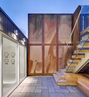 An interior courtyard provides even more space for entertaining, as well as another opportunity to reference the building’s history. Backlighting transforms this 16-foot Cor-Ten steel light fixture into an image of super-sized tulips, a nod to Cruickshank’s history. To create the design, a heavily pixelated image of tulips was translated into perforated steel.