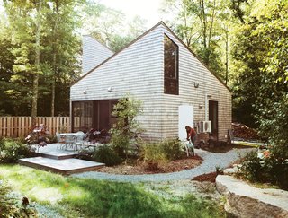 This Tiny New England Cottage Is a No-Frills Weekend Hideaway - Photo 8 of 12 -