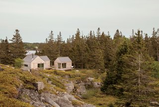 On a sloping site near a defunct rock quarry on the remote lobster-fishing island of Vinalhaven, Maine, a three-part summer home overlooks a framed view of Penobscot Bay. Working around the site’s unique topography, design-build firm GO Logic created each structure at varying elevations.