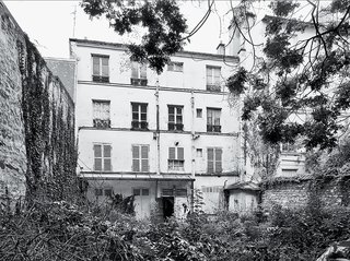 How California Style Influenced a Group Home in Paris - Photo 2 of 10 -