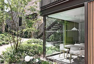 How California Style Influenced a Group Home in Paris - Photo 3 of 10 -
