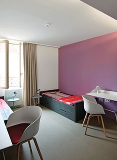 How California Style Influenced a Group Home in Paris - Photo 4 of 10 -