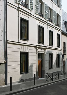 How California Style Influenced a Group Home in Paris - Photo 7 of 10 -