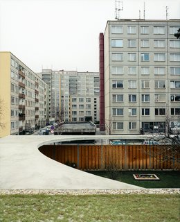 The ovoid concrete hole not only gives the house its name—after all, it is an egg-shaped O—but it gives clear visual definition to an outdoor space that risks being dominated by the hulking tower blocks next door.